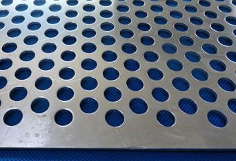 如何保證不銹鋼沖孔網(wǎng)的平整度 如何保證不銹鋼沖孔網(wǎng)的平整度